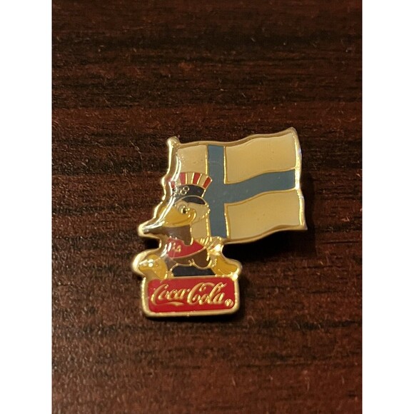Vintage 1984 Los Angeles Olympics Coca Cola‎ Sam Eagle Finland Flag Lapel Pin - Picture 1 of 3